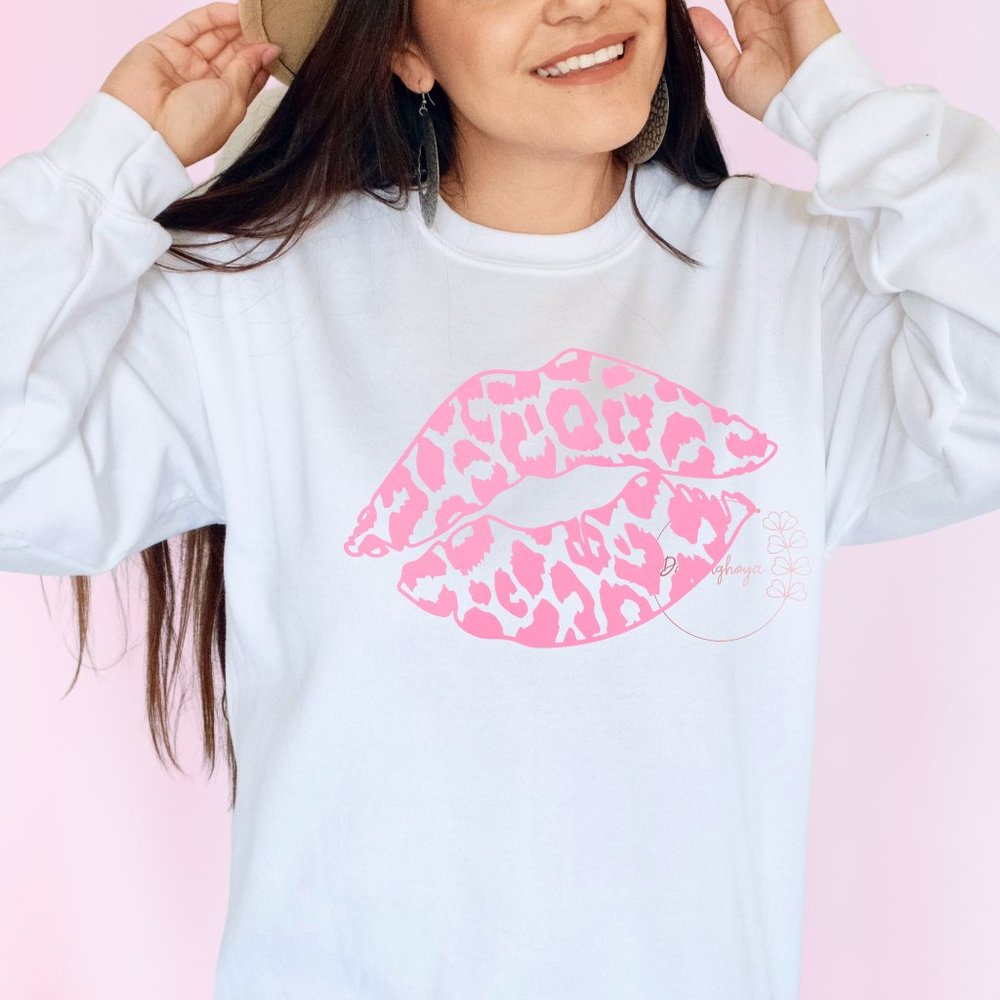 Light Pink Leopard Lips Graphic Crew Neck Sweatshirt